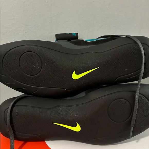 Zoom Men's Black and Teal Athletic Shoes - Picture 4 of 5